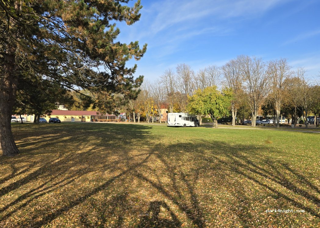 (932 01) Veľký Meder - Promenádna — foto