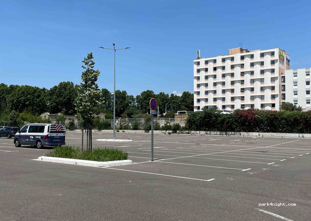 (13200) Arles - 97 Avenue du Président Salvador Allende — foto