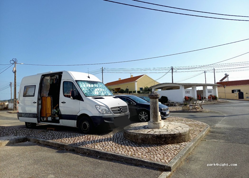 (2715-727) Montelavar - 14 Largo do Rossio — foto