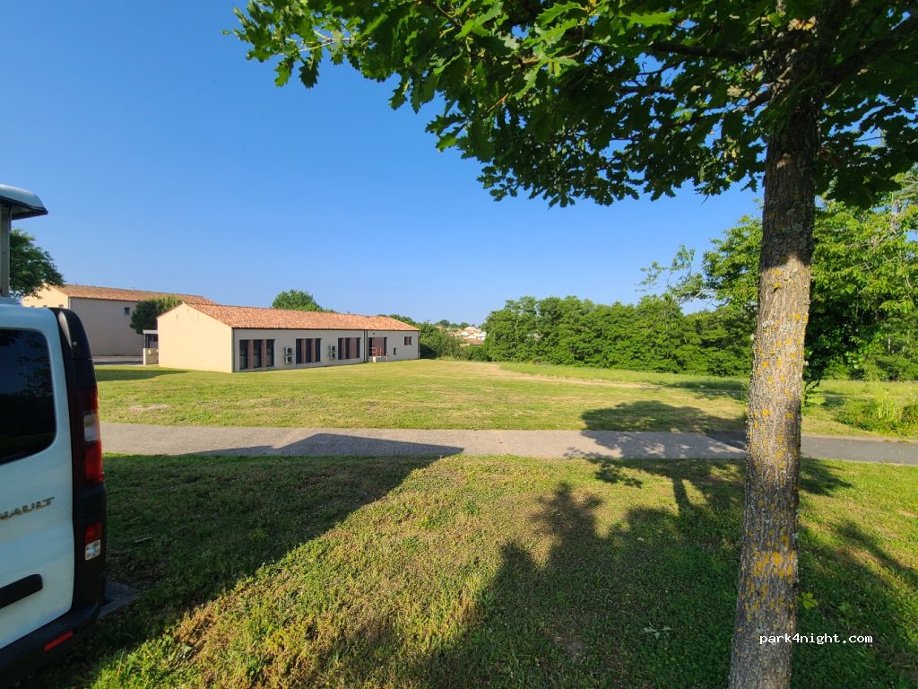 (85150) Sainte-Foy - 81 Rue Maurice Raimbaud — foto 2