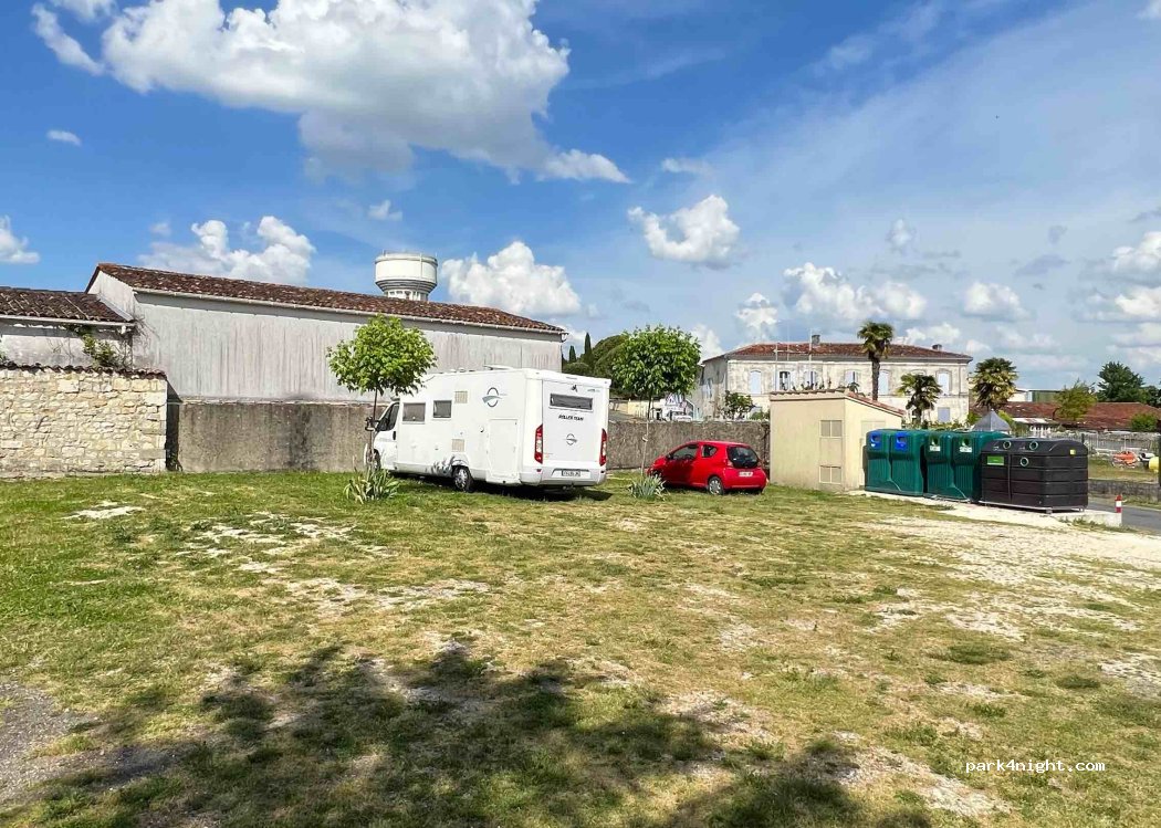 (17460) Berneuil - 3 Rue de la Mairie — foto 2
