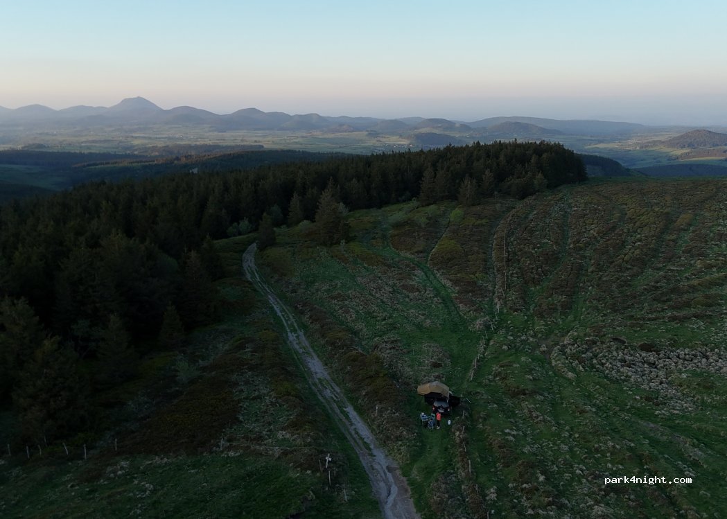 (63970) Saulzet-le-Froid - Unnamed Road — foto 3