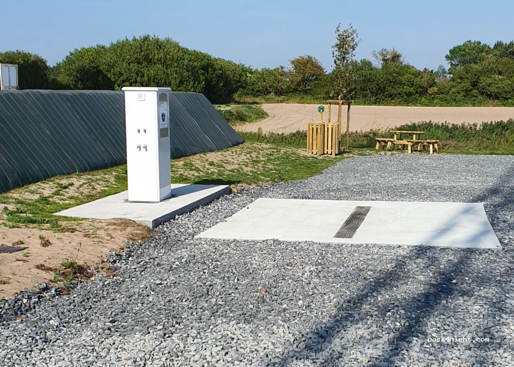 Aire Camping-Car Parc de Saint-Germain-sur-Ay — foto 2