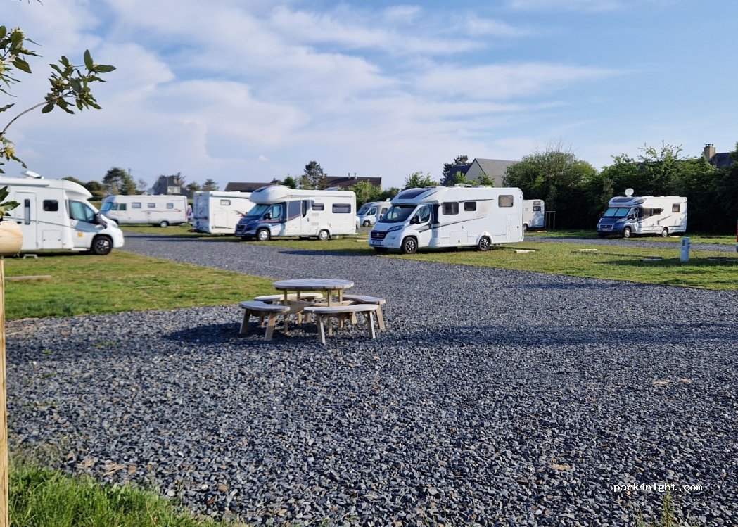 Aire Camping-Car Parc de Saint-Germain-sur-Ay — foto 4