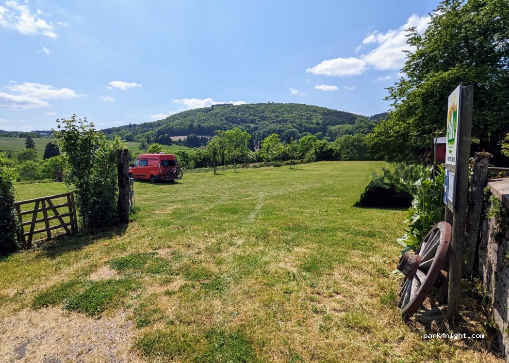 Mini camping, À l'ombre du Château — foto