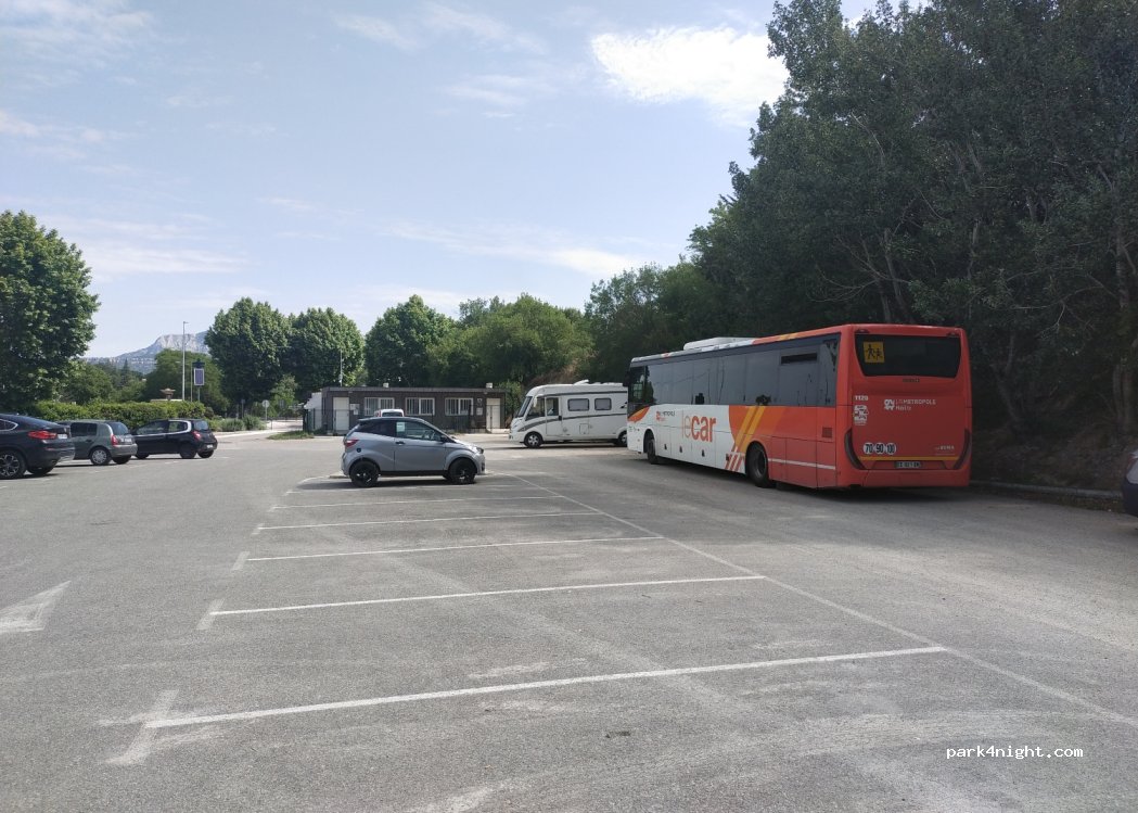 (13710) Fuveau - 5 Avenue du Maréchal Leclerc — foto 3