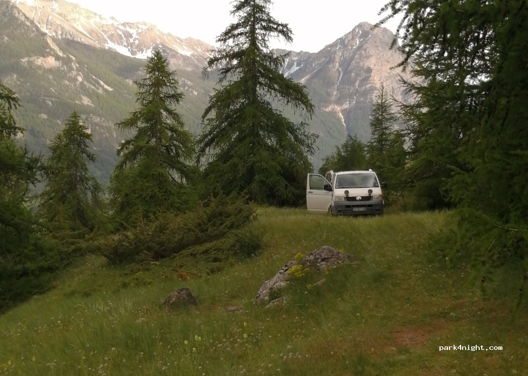 (05120) Saint-Martin-de-Queyrières - Unnamed Road — foto