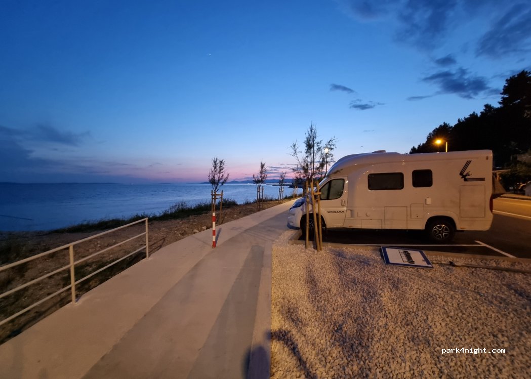(21312) Podstrana - 80 Cesta Svetog Martina — foto