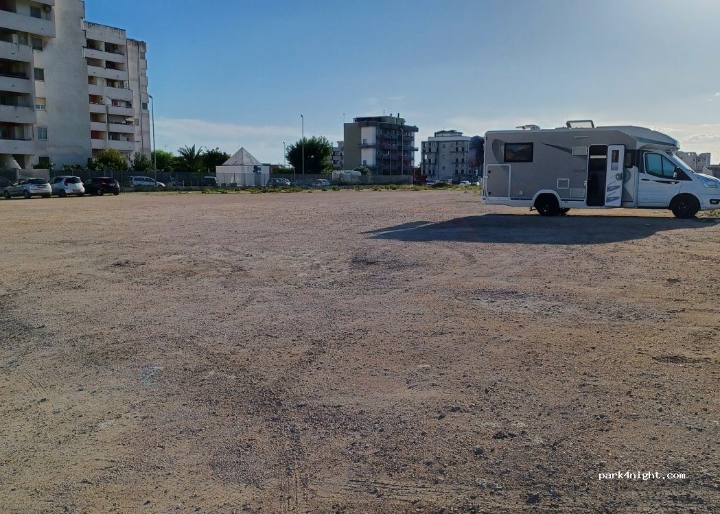 (74121) Taranto - 64 Via Scoglio del Tonno — foto