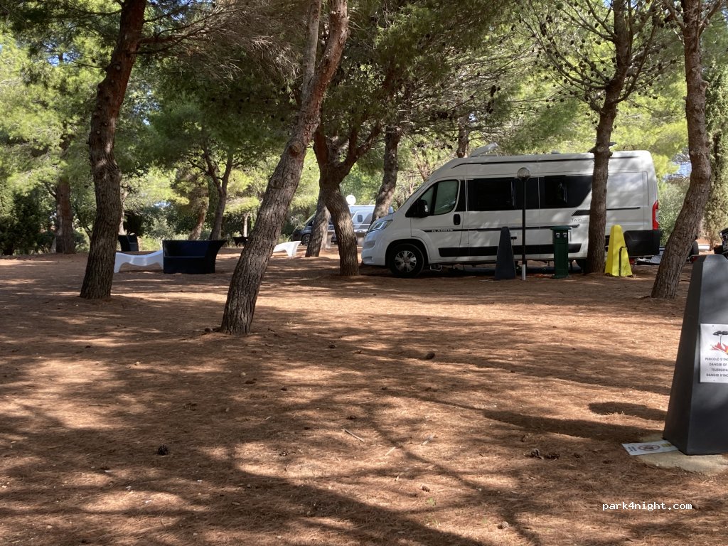 Ostuni - Area Sosta Camper Masseria Appia Traiana — foto 4