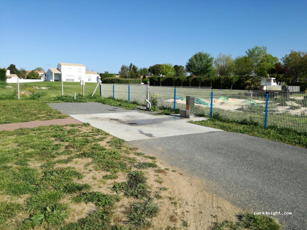 (17132) Meschers-sur-Gironde - 7 Rue du 8 Juin 1954 — foto