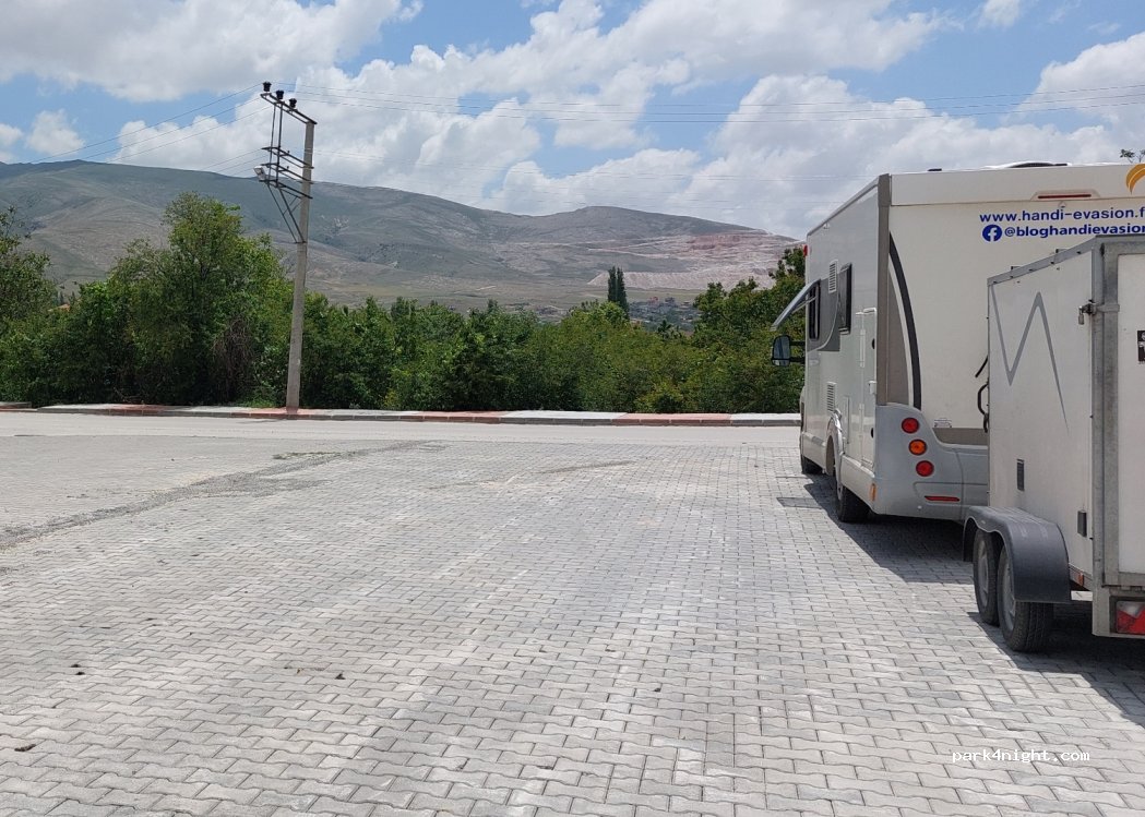 (51100) Gümüşler - Unnamed Road — foto