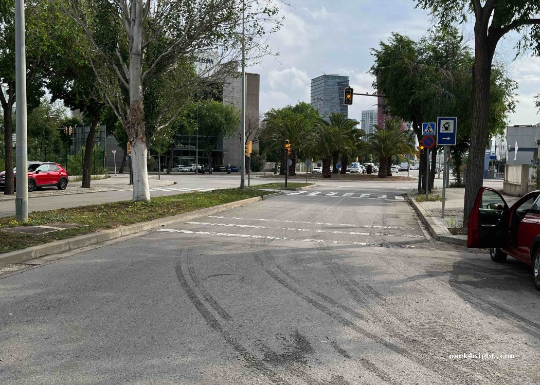 (08908) L'Hospitalet de Llobregat - 105 Carrer de les Ciències — foto