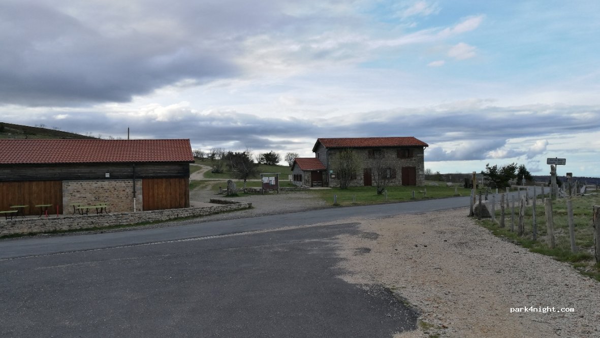 (63480) Saint-Pierre-la-Bourlhonne - D40 — foto 2