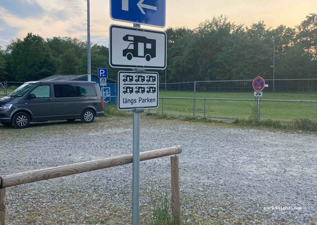 Wohnmobil- und Pkw-Parkplatz Zech — foto