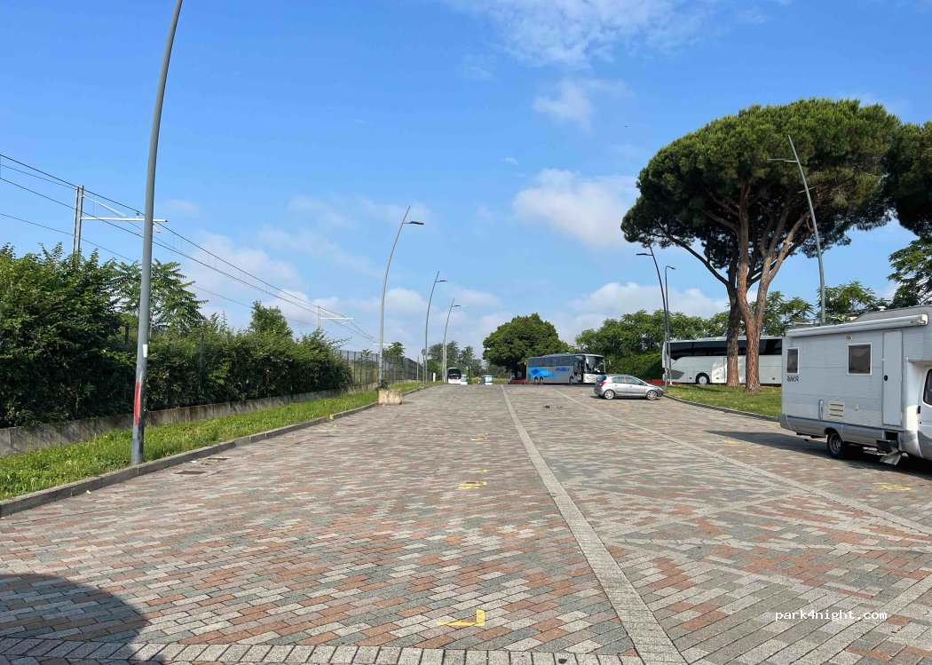 (51016) Montecatini Terme - 305 Viale Leonardo Da Vinci — foto