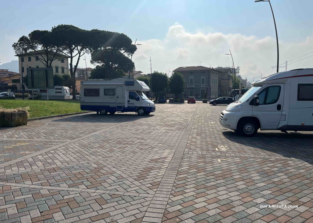 (51016) Montecatini Terme - 305 Viale Leonardo Da Vinci — foto 2