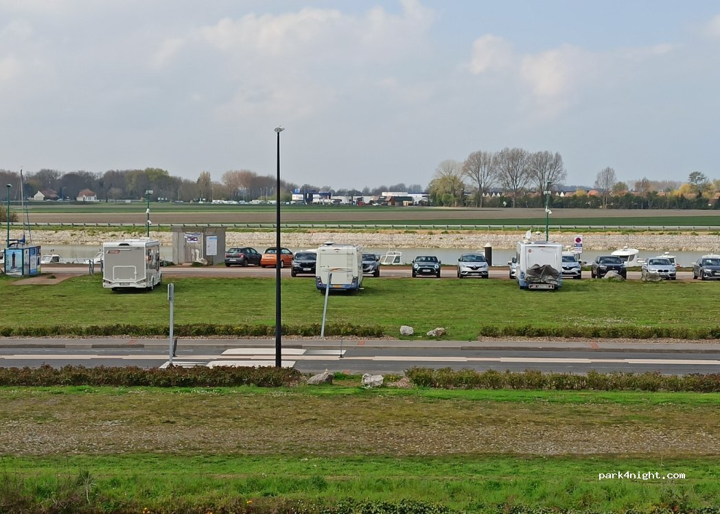 (59820) Gravelines - 1 Rue du Port — foto 3