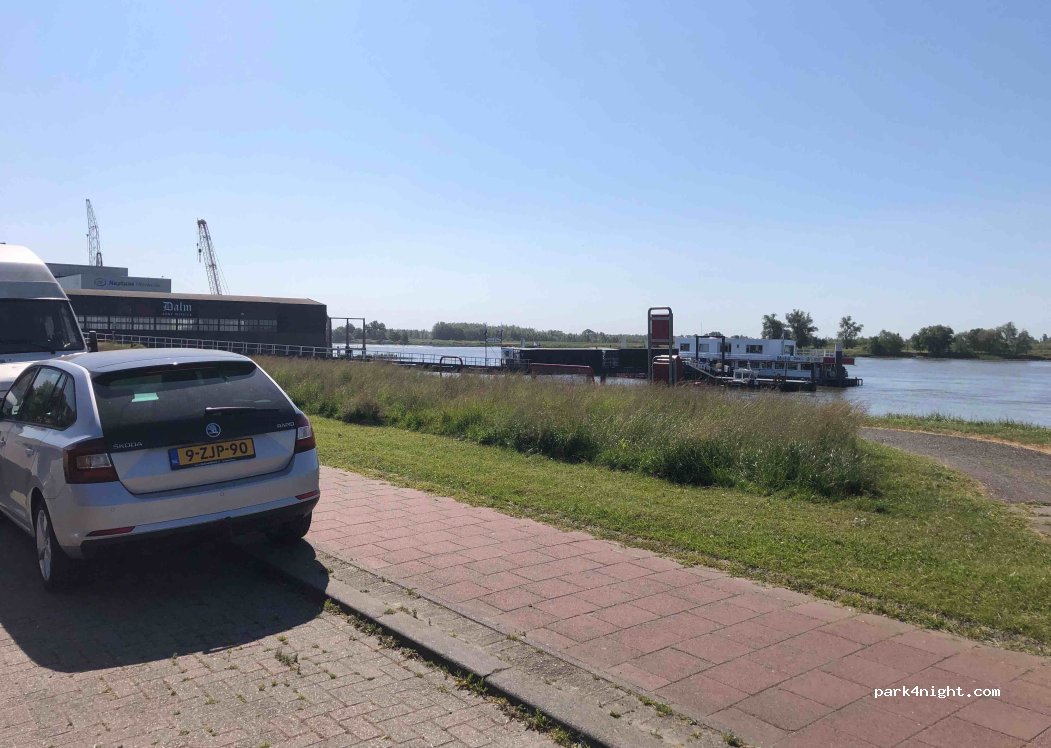 (3371 EG) Hardinxveld-Giessendam - Rivierdijk — foto