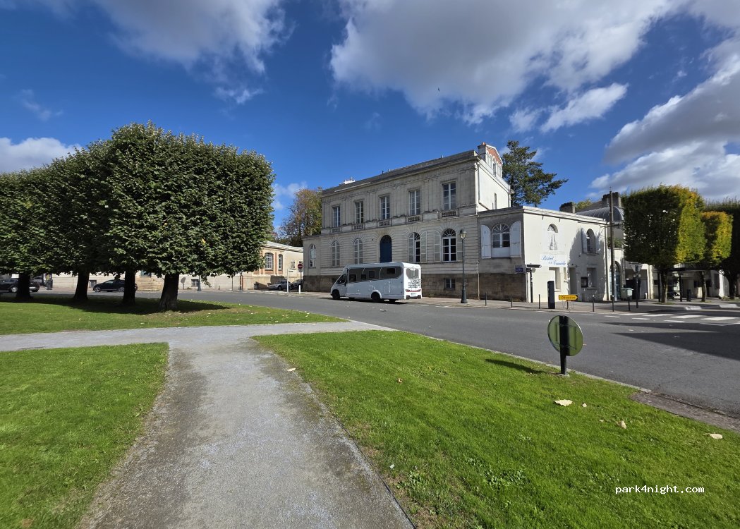 (44100) Nantes - 9 Place Général Mellinet — foto