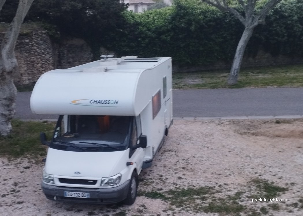 (84860) Caderousse - Cours Aristide Briand — foto 5