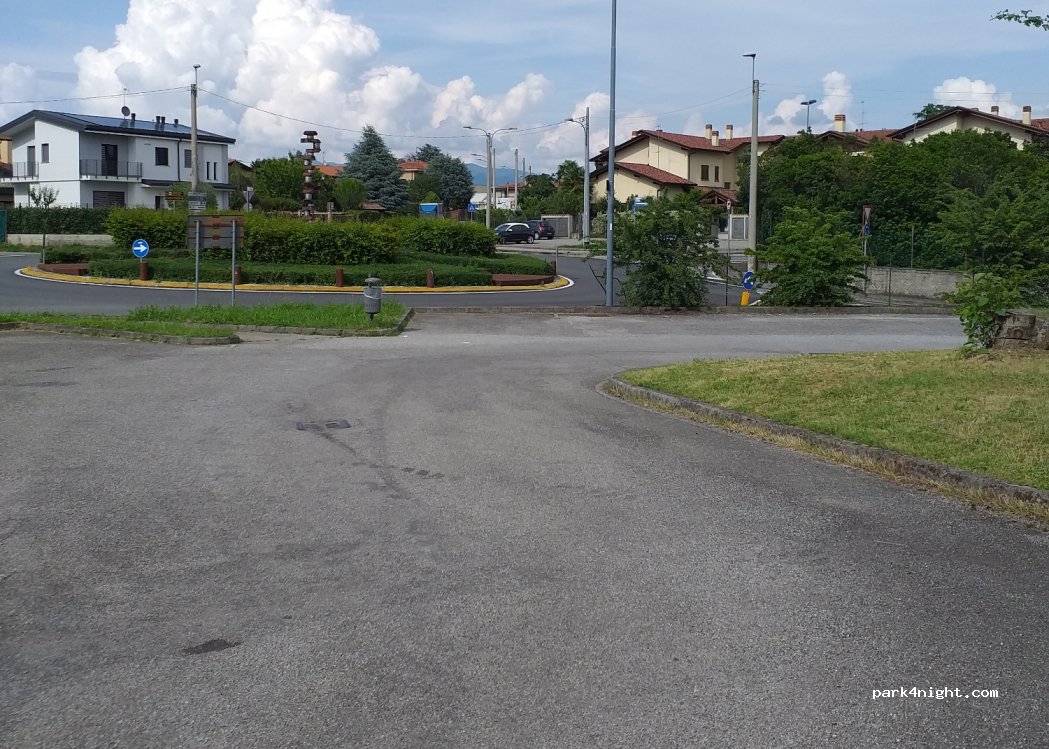 (23871) Lomagna - 2 Via Marco Biagi — foto