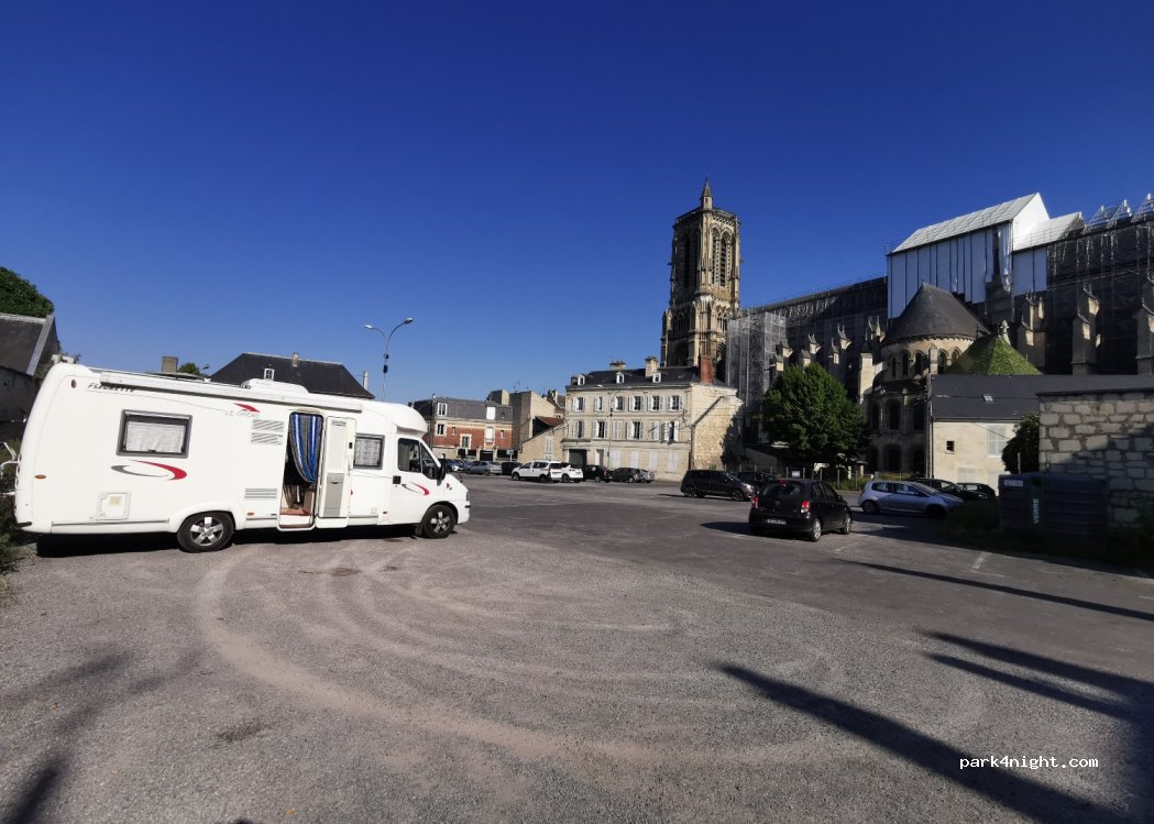 (02200) Soissons - 8 Rue de Évêché — foto