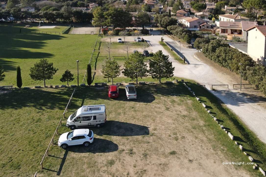 (84300) Taillades - 1 Avenue du château — foto