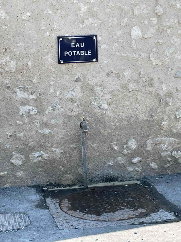 (41400) Vallières-les-Grandes - 4 Place de l'Église — foto