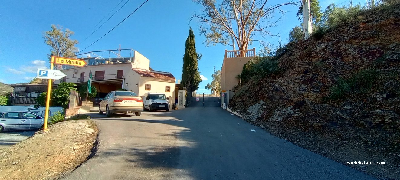 Área autocaravanas Minilla Malaga centro — foto 4