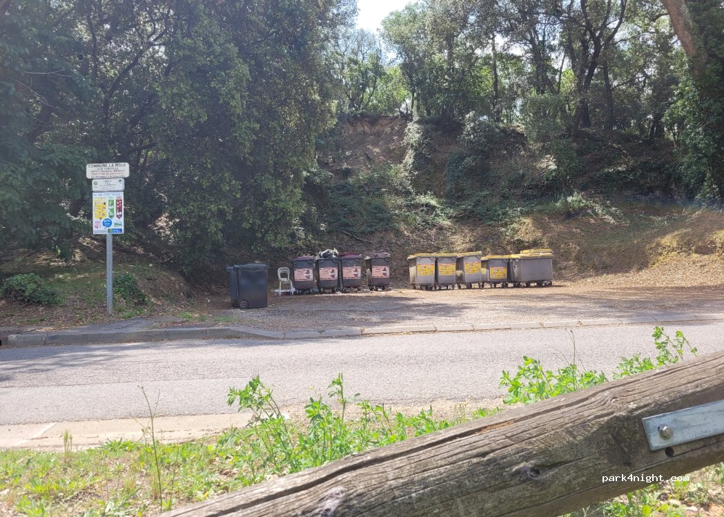 (83310) La Mole - Route des Guiols — foto