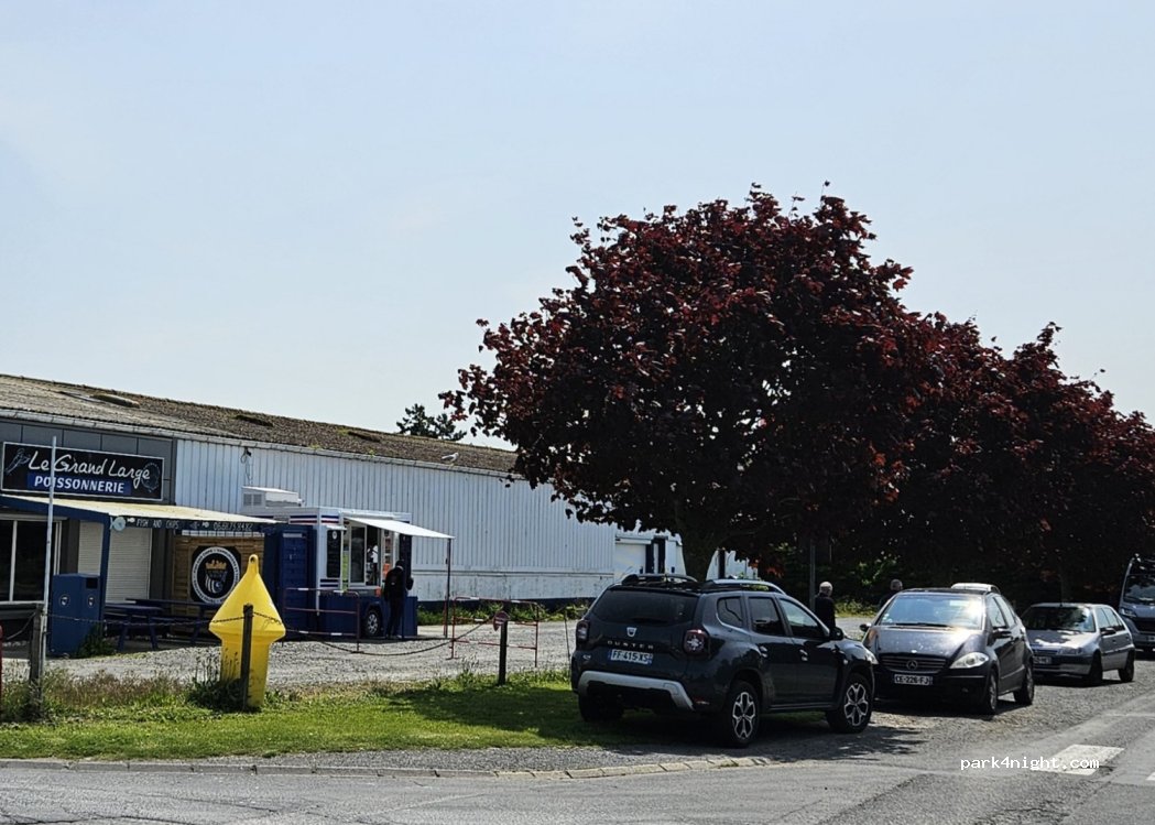 (14520) Port-en-Bessin-Huppain - Avenue du 47ème Royal Marine — foto 4