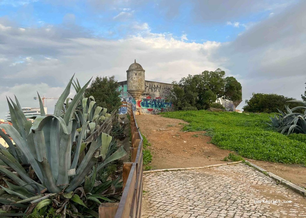 (2765-079) Estoril - 35 Avenida Marques Leal — foto