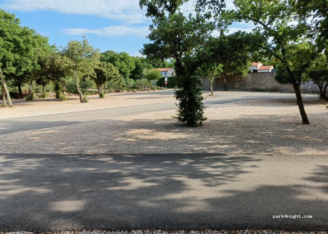 (51500) Pinezići - Unnamed Road — foto 2