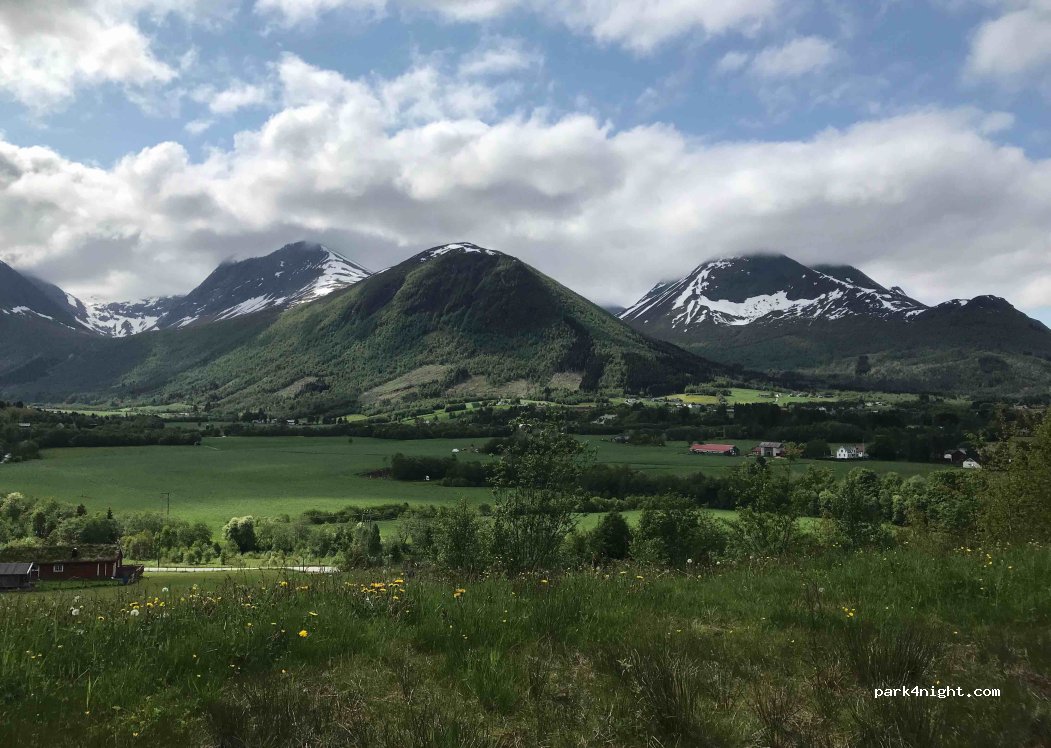 (6391) Tresfiord - 89 Øvstedalsvegen — foto