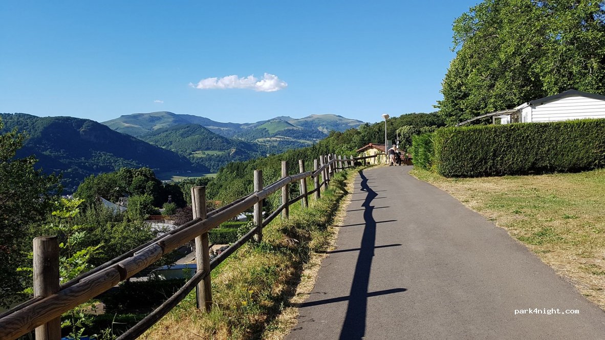 Camping Cantal : La Pommeraie — foto 2