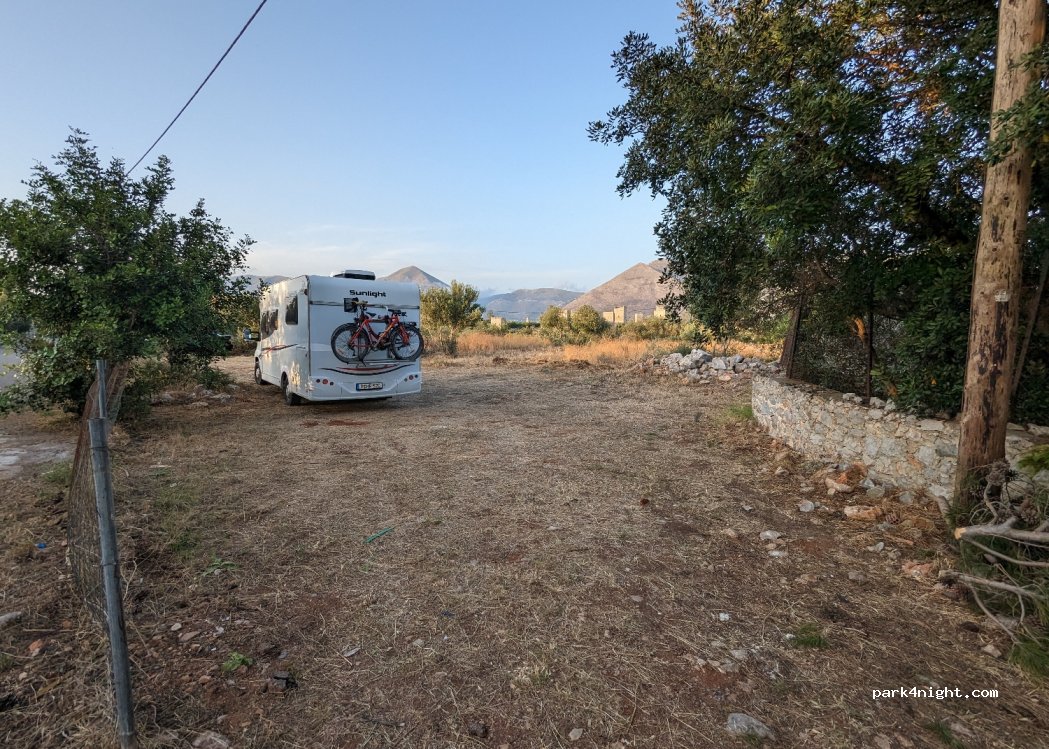 Στο Πουθενά - To nowhere all day bar restaurant — foto
