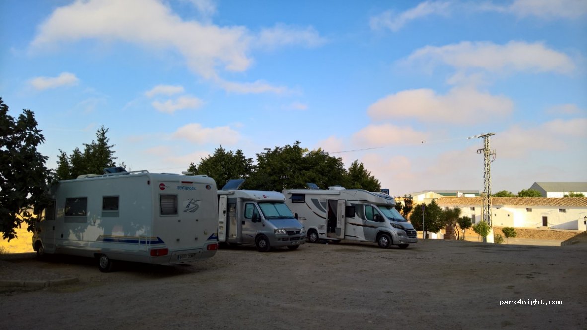 Área de autocaravanas Castillo de Garcimuñoz — foto