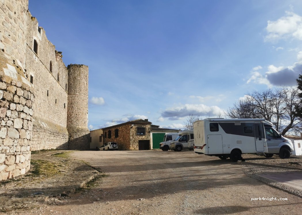 Área de autocaravanas Castillo de Garcimuñoz — foto 2
