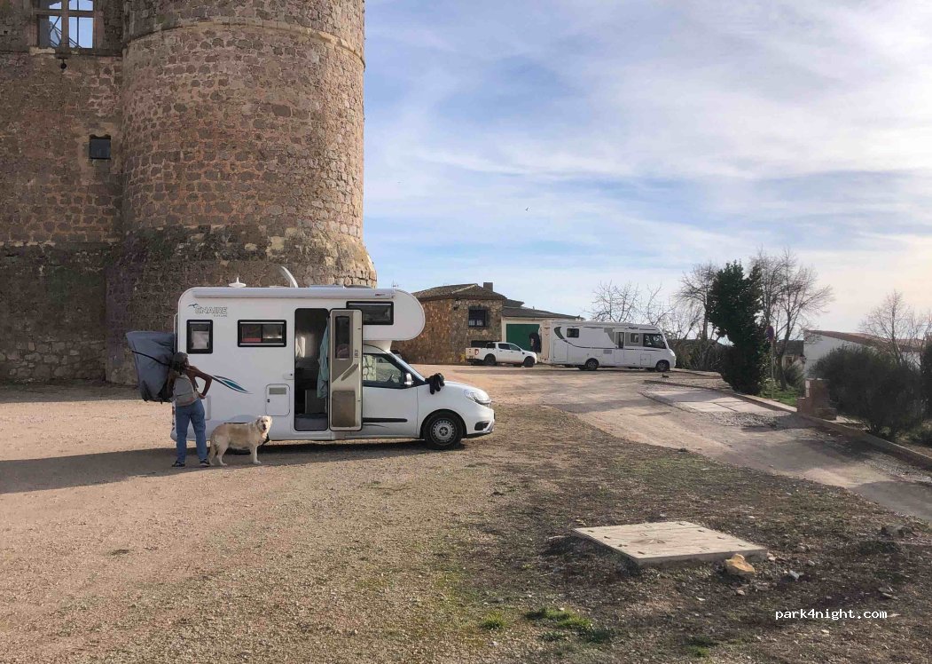 Área de autocaravanas Castillo de Garcimuñoz — foto 4