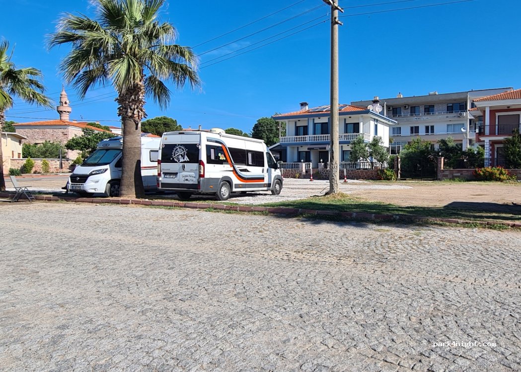 (10400) Ayvalık - 10/A Mevlana Caddesi — foto