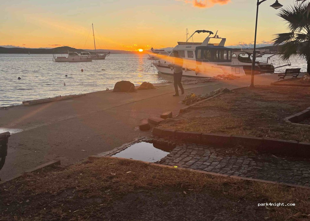 (10400) Ayvalık - 10/A Mevlana Caddesi — foto 3