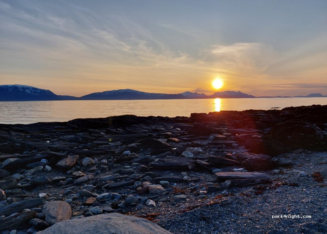 (9064) Svensby - Unnamed Road — foto