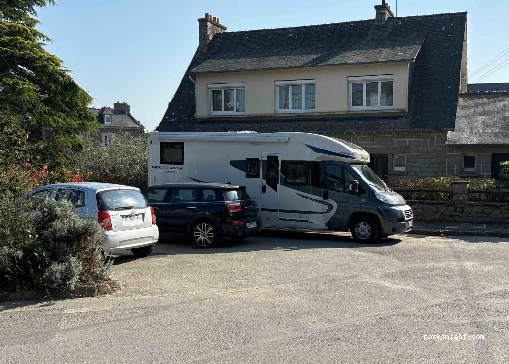 (35260) Cancale - 1 Rue Jean Marie de Lamennais — foto