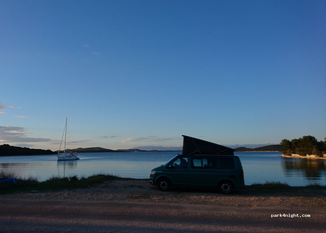 () Veli Rat - Unnamed Road — foto