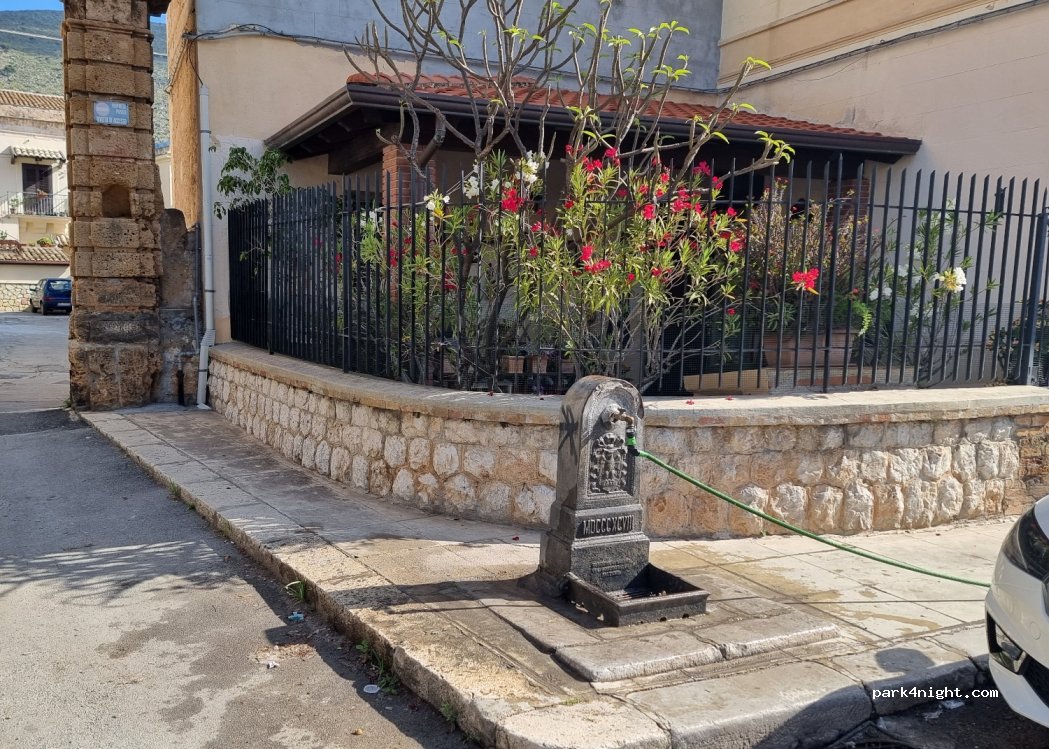 (90151) Palermo - 65 Via Carbone — foto