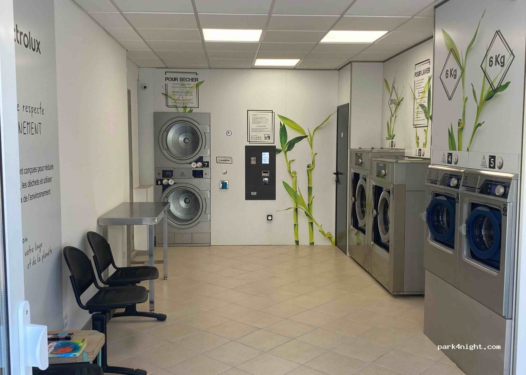 (26130) Saint-Paul-Trois-Châteaux - 7 Avenue du Général de Gaulle — foto 2