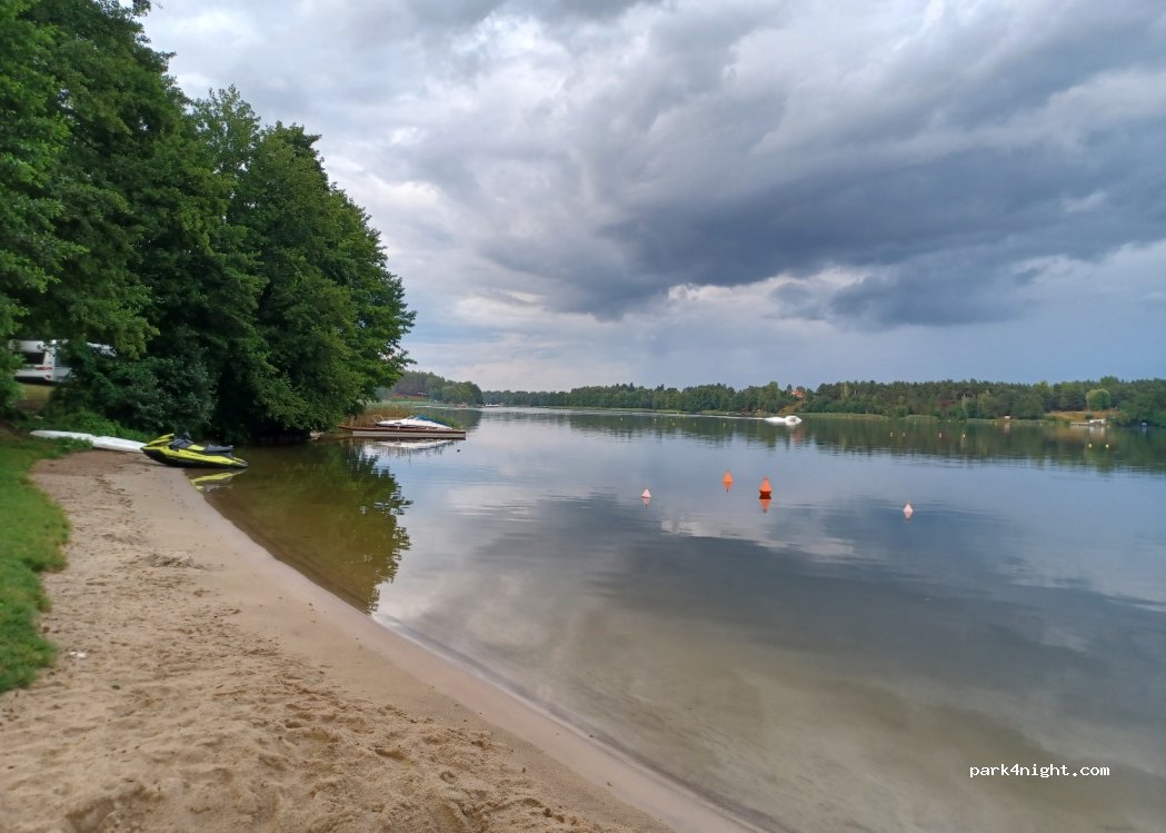 Letnik Camping Noclegi Pole namiotowe Domki — foto