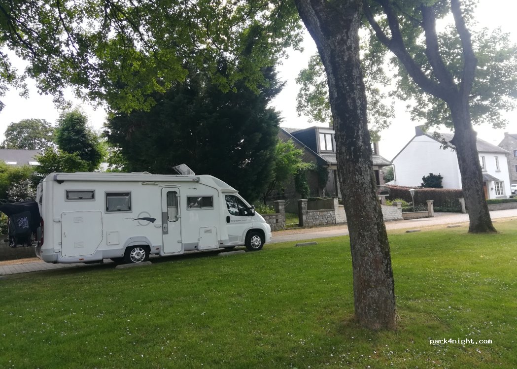(4590) Ouffet - 16 Grand'Place — foto