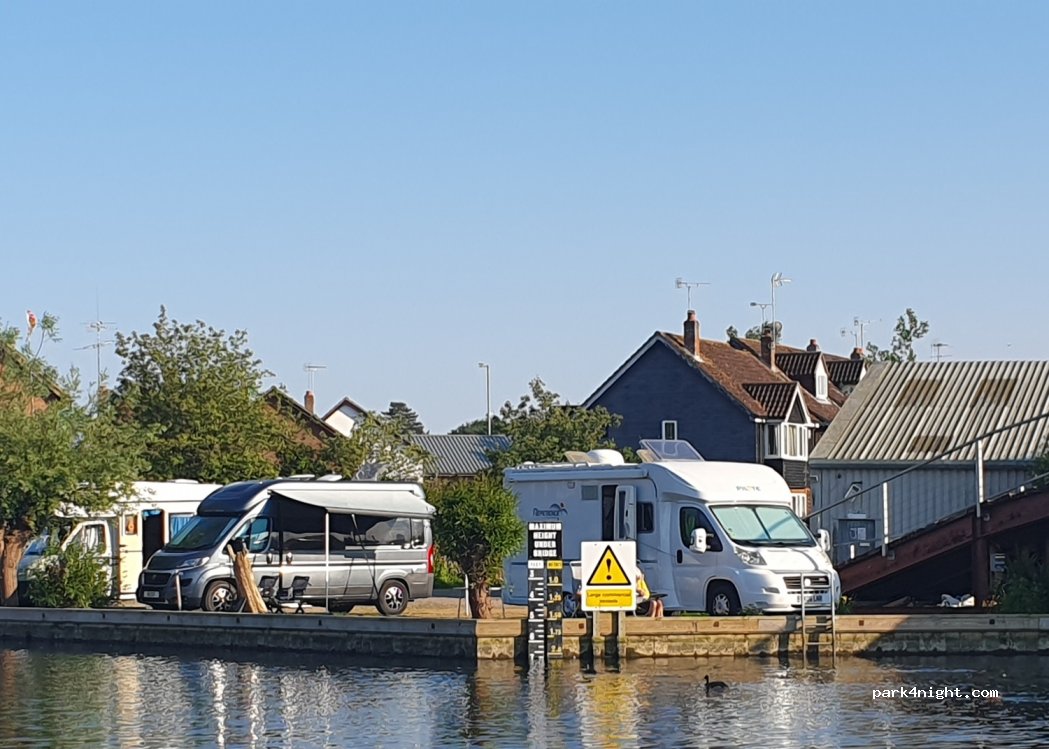 (NR12 8RU) Wroxham - 20 Bure Close — foto